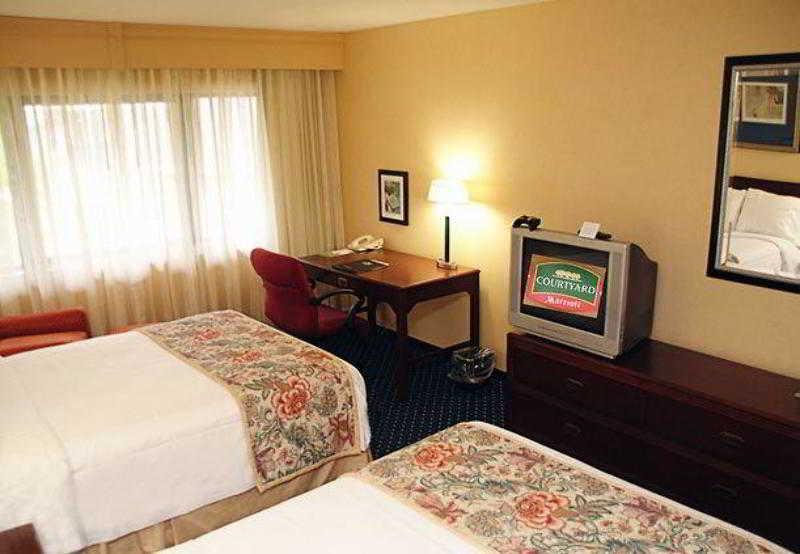 Quality Inn & Suites- Valparaiso Szoba fotó