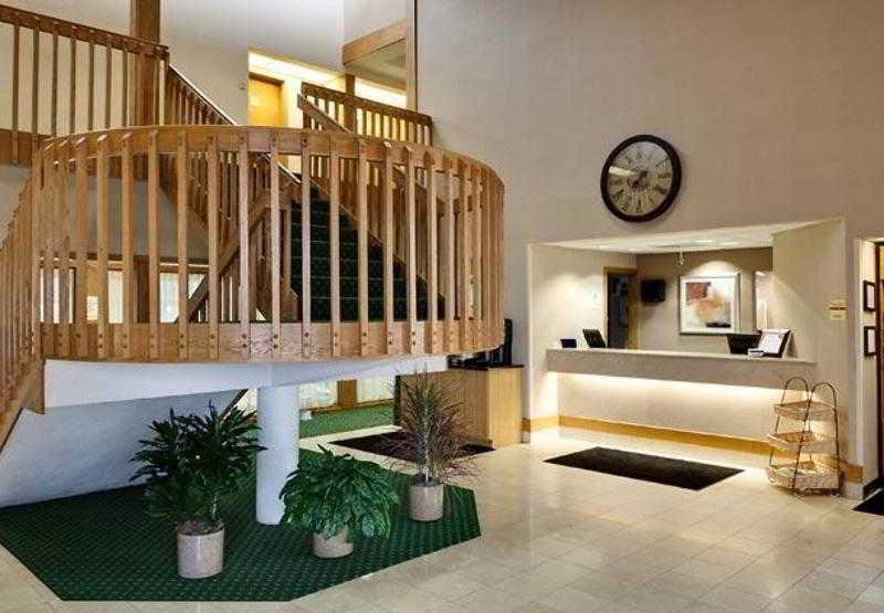 Quality Inn & Suites- Valparaiso Beltér fotó