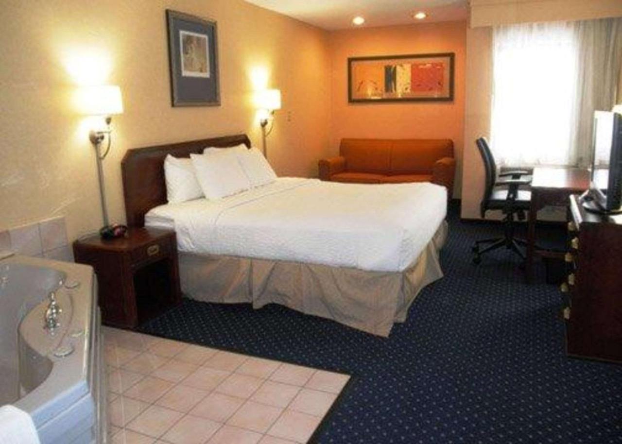Quality Inn & Suites- Valparaiso Kültér fotó